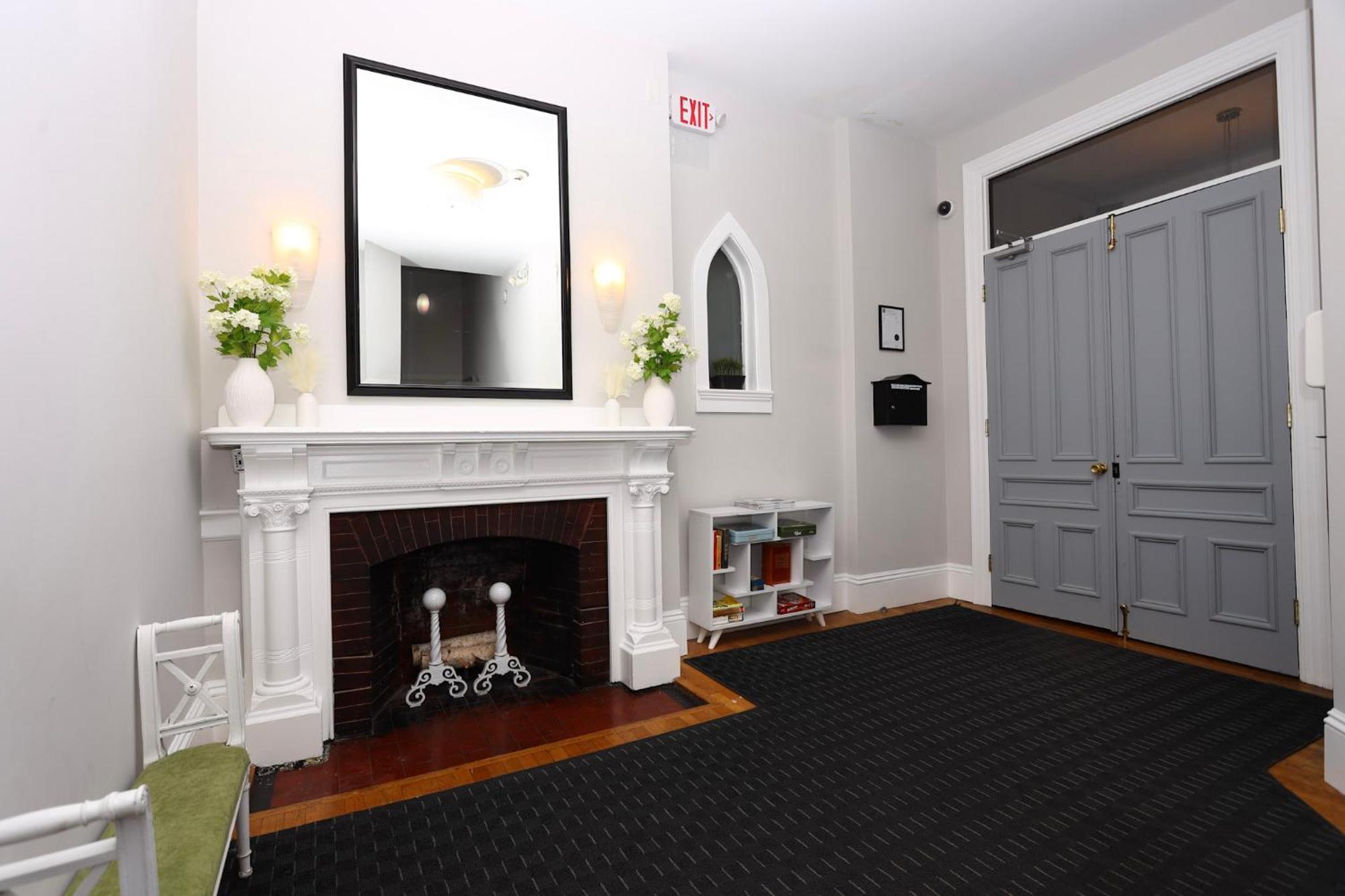 Cozy Newbury Street Studio, #5 Бостон Экстерьер фото