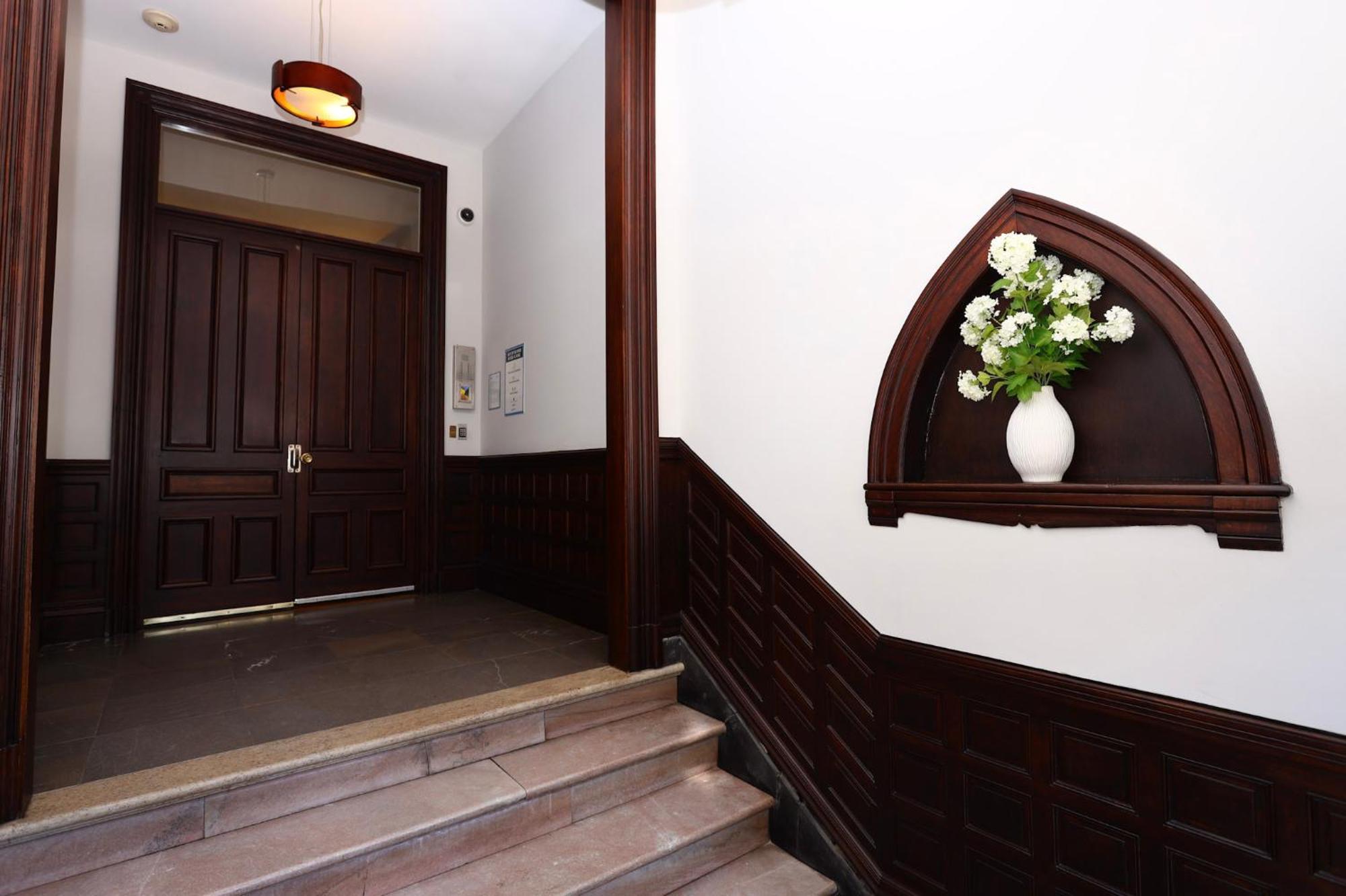 Cozy Newbury Street Studio, #5 Бостон Экстерьер фото